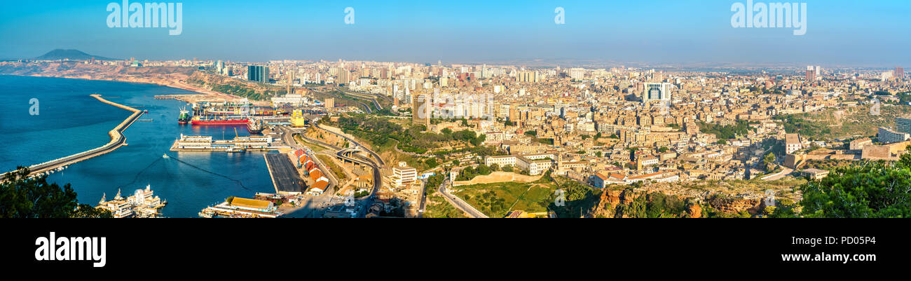 Skyline d'Oran, une importante ville algérienne Banque D'Images