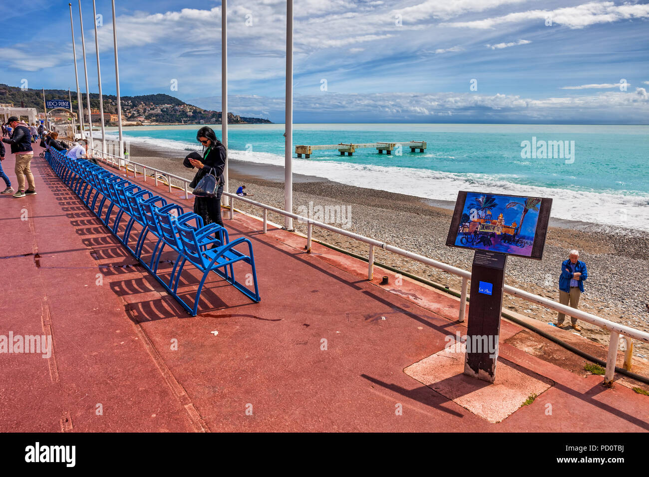 La ville de Nice en France, de la plage et de la Promenade des Anglais avec la peinture de Raoul Dufy en Méditerranée sur la côte d'Azur, Cote d'Azur Banque D'Images