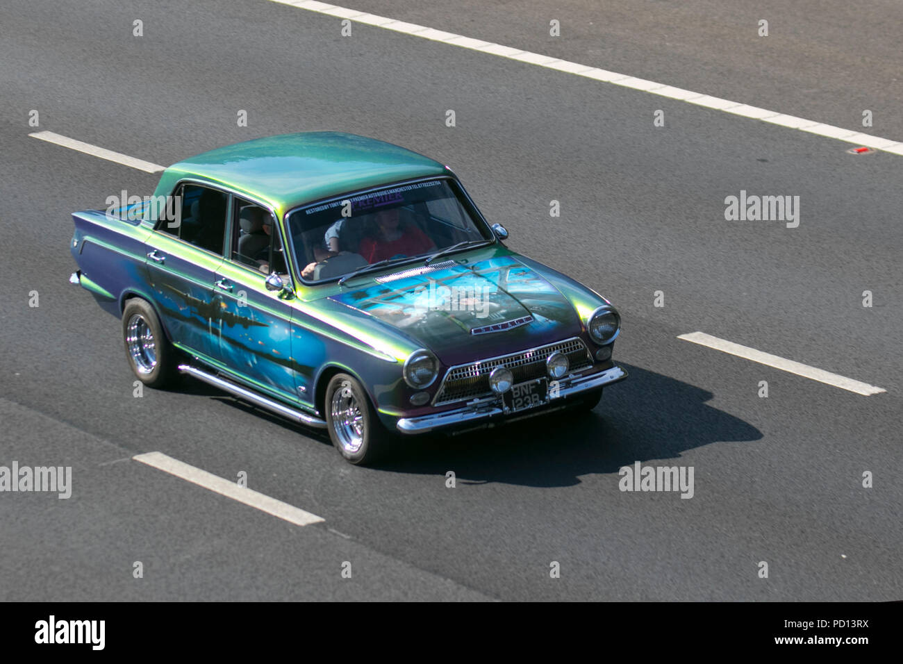 1964 60s modifié bleu Savage Ford Cortina Super Mk1 ; UK trafic automobile, transport, véhicules de collection voitures berline, sur l'autoroute M55 à 3 voies, Blackpool, Royaume-Uni Banque D'Images