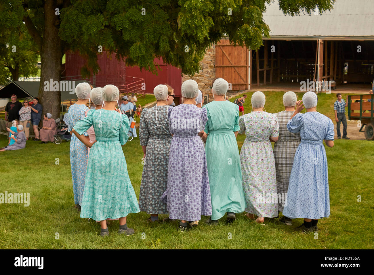 Ancien Ordre Mennonite women lors d'une manifestation le jour de la famille dans le comté de Lancaster, Pennsylvanie, USA. Ces femmes ne sont pas Amish. Banque D'Images