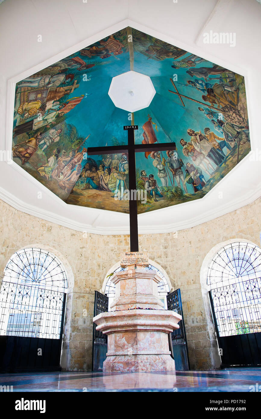 CEBU PHILIPPINES,- Mars 24, 2016 : la croix de Magellan est abrité dans une chapelle à côté de la Basilica Minore del Santo Nino à Cebu le 24 mars 2016. Philip Banque D'Images