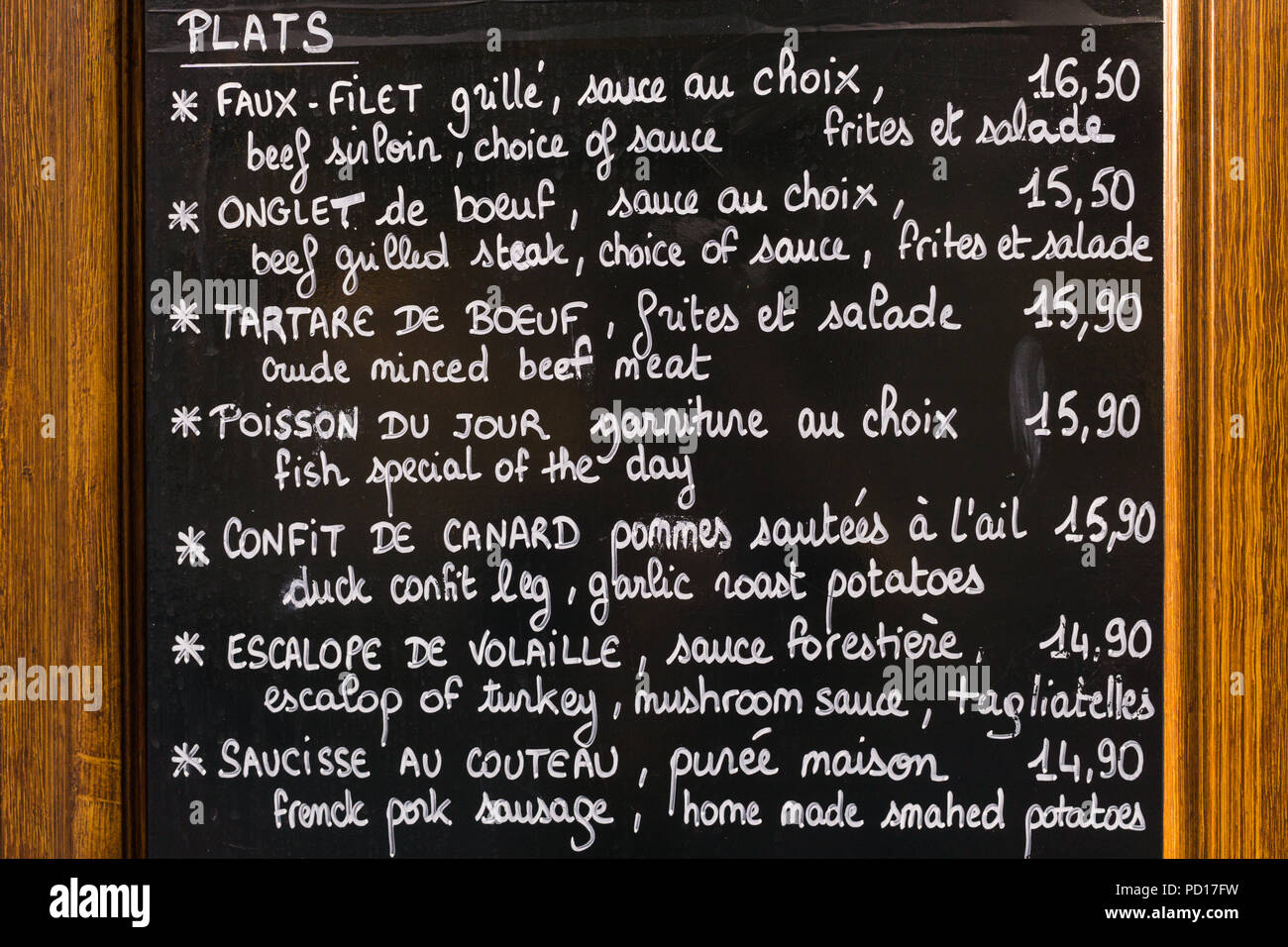 Le Français, qui sont encore à Paris Restaurant menu restaurant menu board montrant plats principaux, la France, l'Europe. Banque D'Images