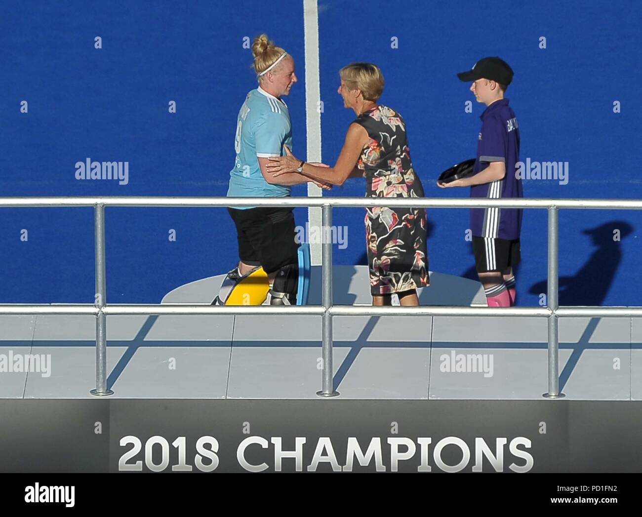 Londres, Royaume-Uni. Le 05 août, 2018. La Comtesse de Wessex présente des Ayeisha Mcferran (IRL, gardien de but) avec son prix d'être le gardien de but du tournoi. Holland / Irlande. Match 36. Finale. Médaille d'or. Womens Hockey World Cup 2018. Lee Valley hockey centre. Queen Elizabeth Olympic Park. Stratford. Londres. UK. 05/08/2018. Credit : Sport en images/Alamy Live News Banque D'Images