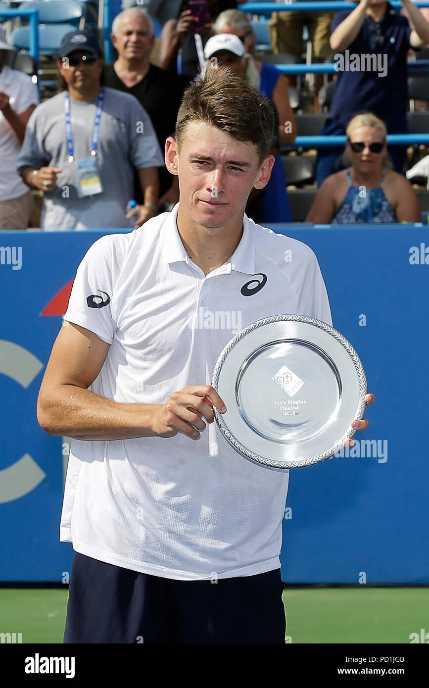 5 août 2018 : Alex De Minaur accepte le runner up's Trophy après les finales de l'Open de tennis de Citi match à Rock Creek Park, à Washington DC. Justin Cooper/CSM Banque D'Images