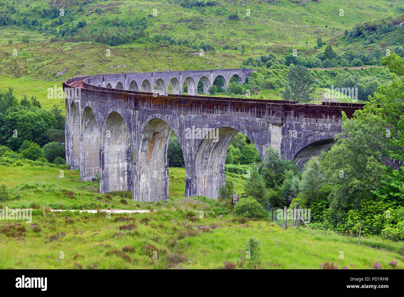 Viaduc de Glenfinnan, viaduc de chemin de fer pour la West Highland Line, Glenfinnan, Inverness-shire, Scotland Banque D'Images