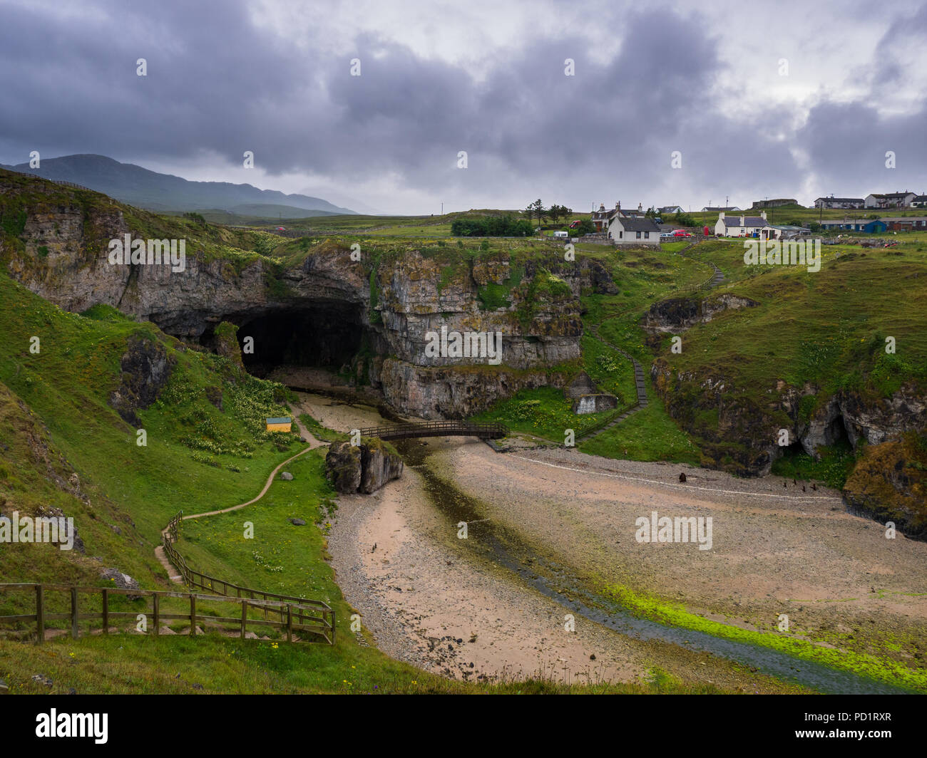 Smoo Cave entrée à Durness, Ecosse Banque D'Images