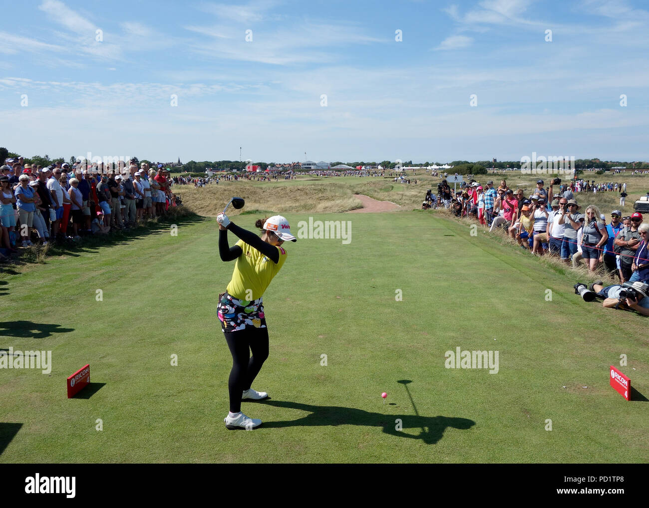 La Thaïlande est Pornanong Phatlum joue le 4e trou pendant quatre jours de la Ricoh Women's British Open au Royal Lytham & St Annes Golf Club. Banque D'Images