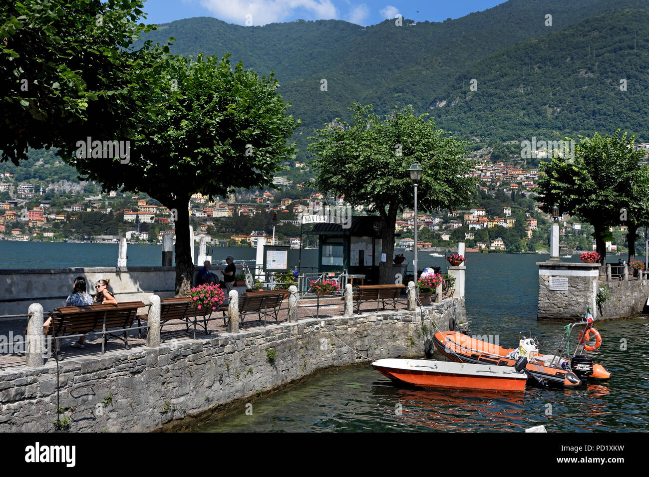 Torno sur Lago di Como (Lac de Côme) est un lac d'origine glaciaire de Lombardie Italie italien . Banque D'Images