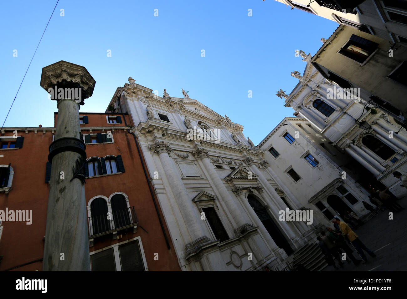 Vue extérieure de l'église baroque Chiesa di San Salvador à Venise, Italie Banque D'Images