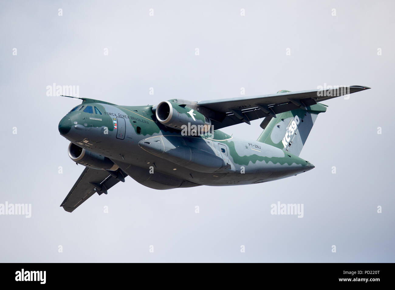 Embraer a démontré l'agilité et la maniabilité de l'avion de transport KC-390 au Farnborough International Airshow 2018 Banque D'Images