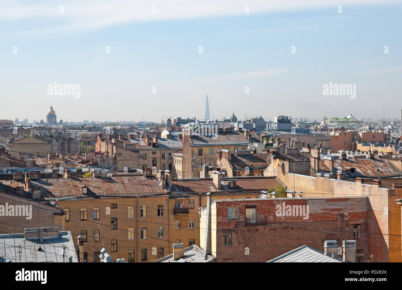 Les toits des bâtiments anciens dans le centre de Saint-Pétersbourg. La Russie Banque D'Images