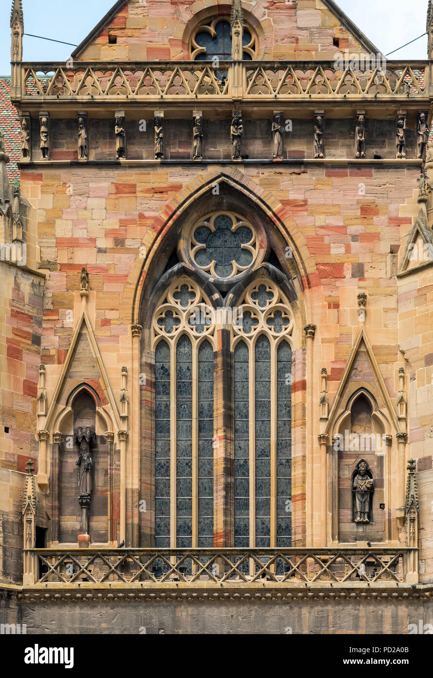 Façade gothique de la Collégiale Saint Martin de Colmar, France Banque D'Images