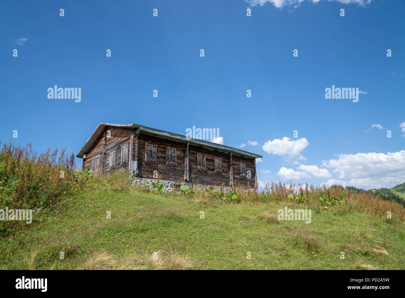 Bungalow en bois ancienne maison dans la nature verte. Rize,Turquie. Banque D'Images