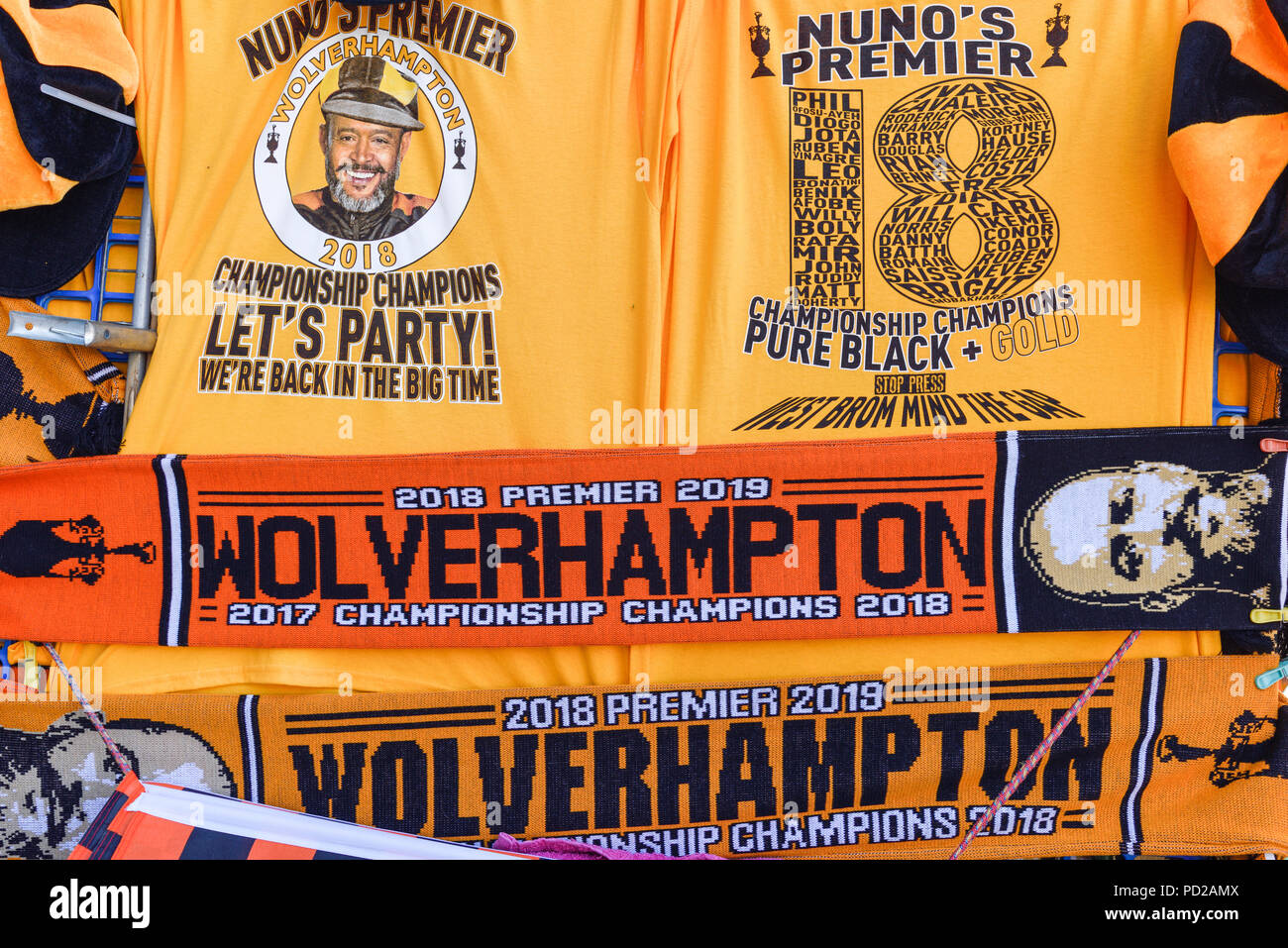 Wolverhampton, UK.07th mai 2018 : Wolverhampton Wanders FC Revue de la victoire autour du centre-ville se terminant à West Gate Park. Des milliers de fans rempli la st Banque D'Images