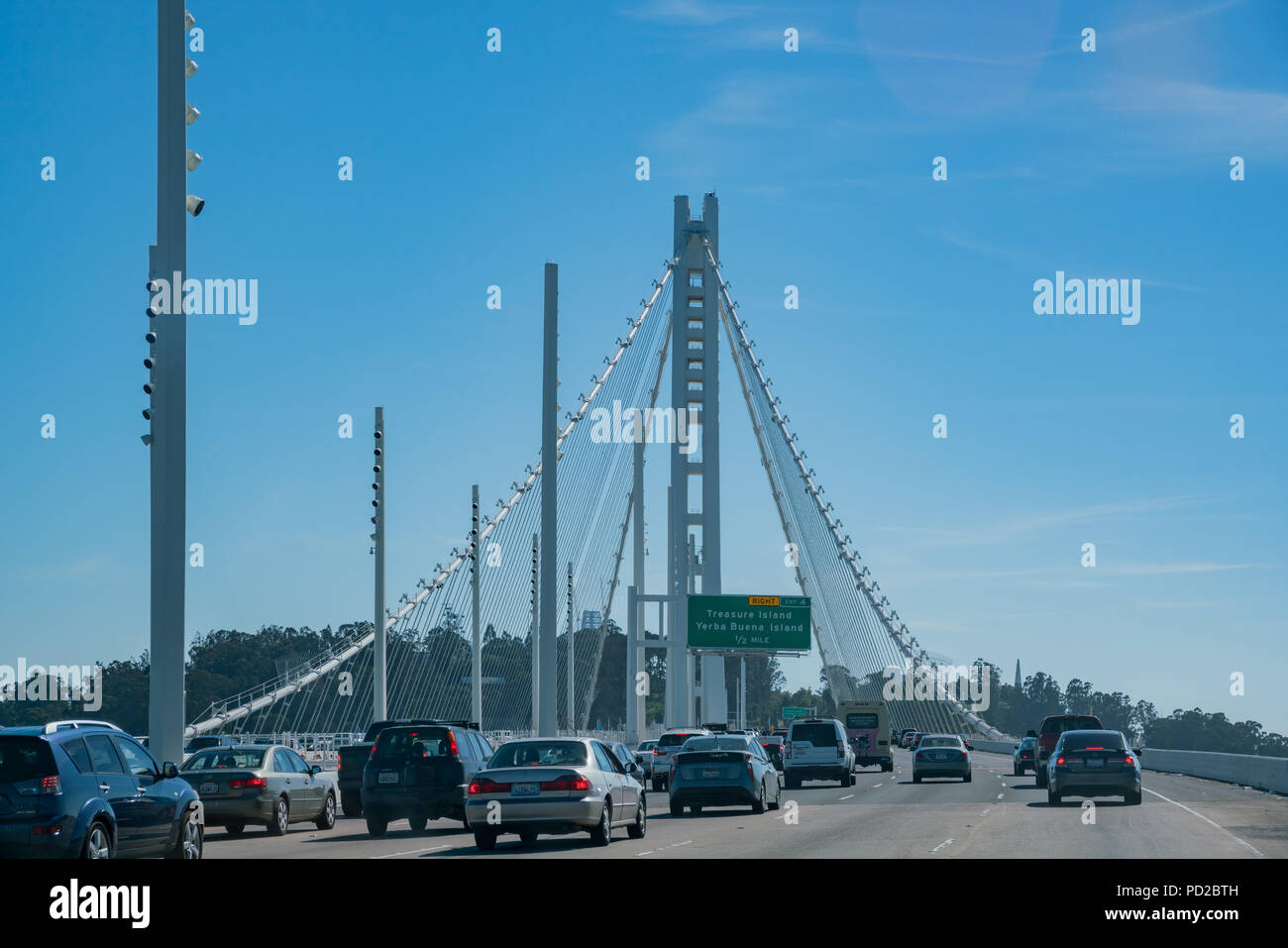 San Francisco, le 21 mai : le trafic sur le San Francisco Oakland Bay Bridge le 21 mai 2017 à San Francisco, Californie Banque D'Images