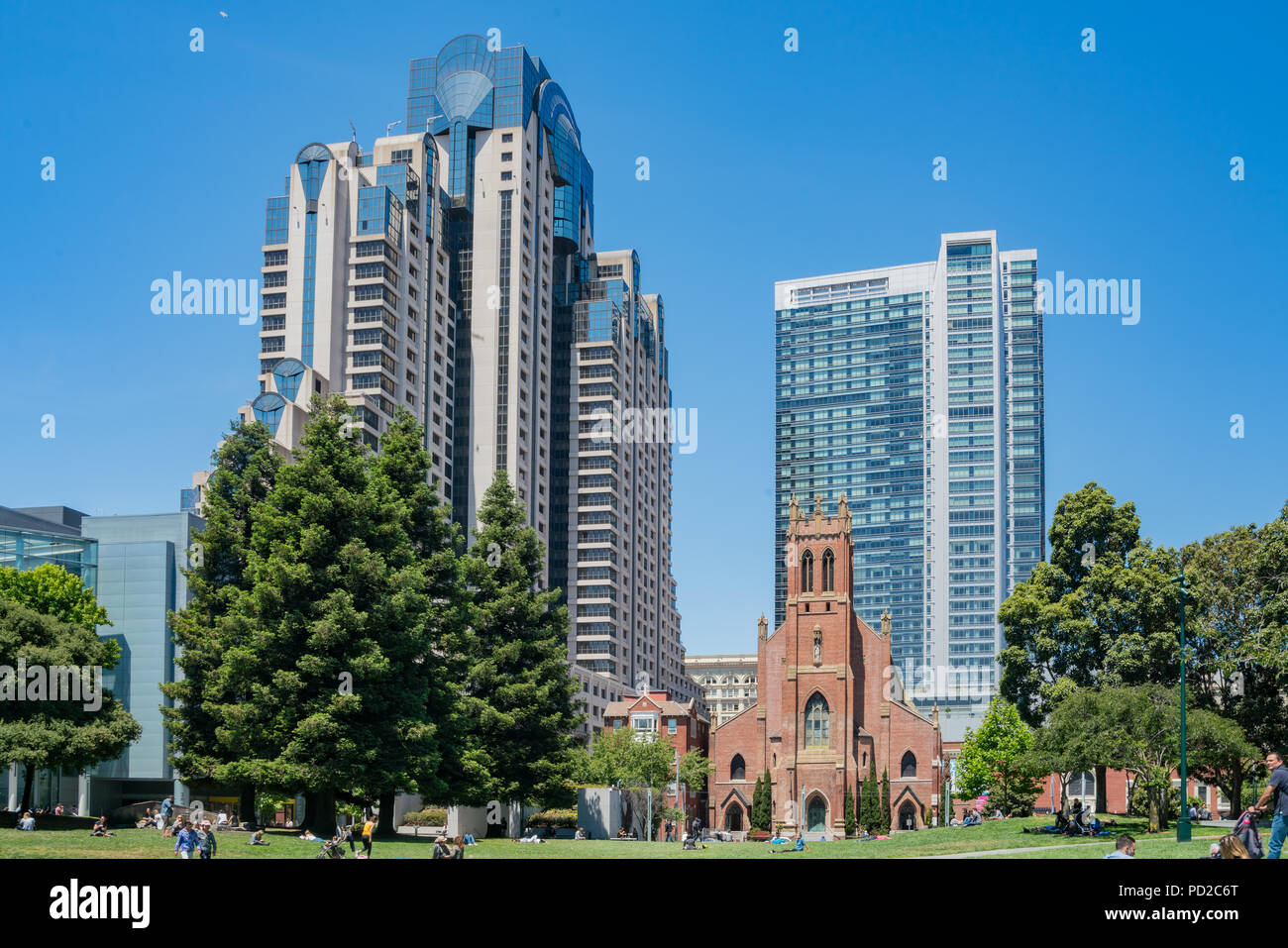 San Francisco, 22 mai : la belle église catholique Saint Patrick et les jardins Yerba Buena, le 22 mai 2017 à San Francisco, Californie Banque D'Images