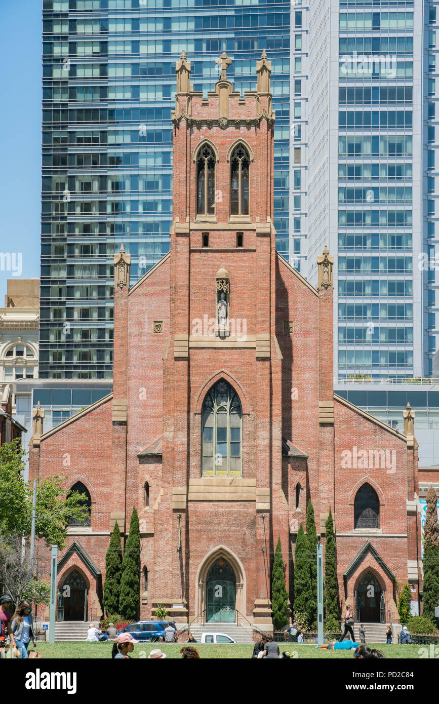San Francisco, 22 mai : la belle église catholique Saint Patrick et les jardins Yerba Buena, le 22 mai 2017 à San Francisco, Californie Banque D'Images