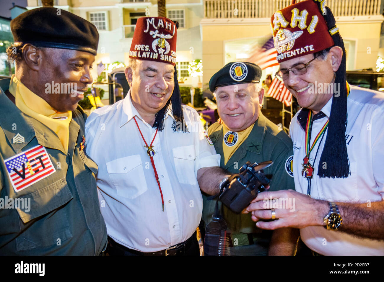 Miami Florida,Miami Dade County,Coral Gables,Junior Orange Bowl Parade,zone de rassemblement,communauté,famille parents parents enfants,événement,partie Banque D'Images