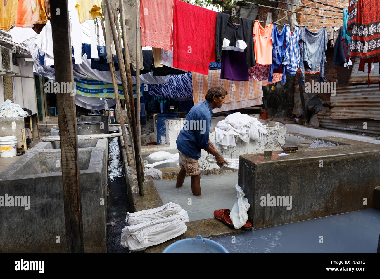 Les travailleurs de Dhobi Ghat (Mahalaxmi Dhobi Ghat) une laverie en plein air bien connu à Mumbai, Inde. Banque D'Images