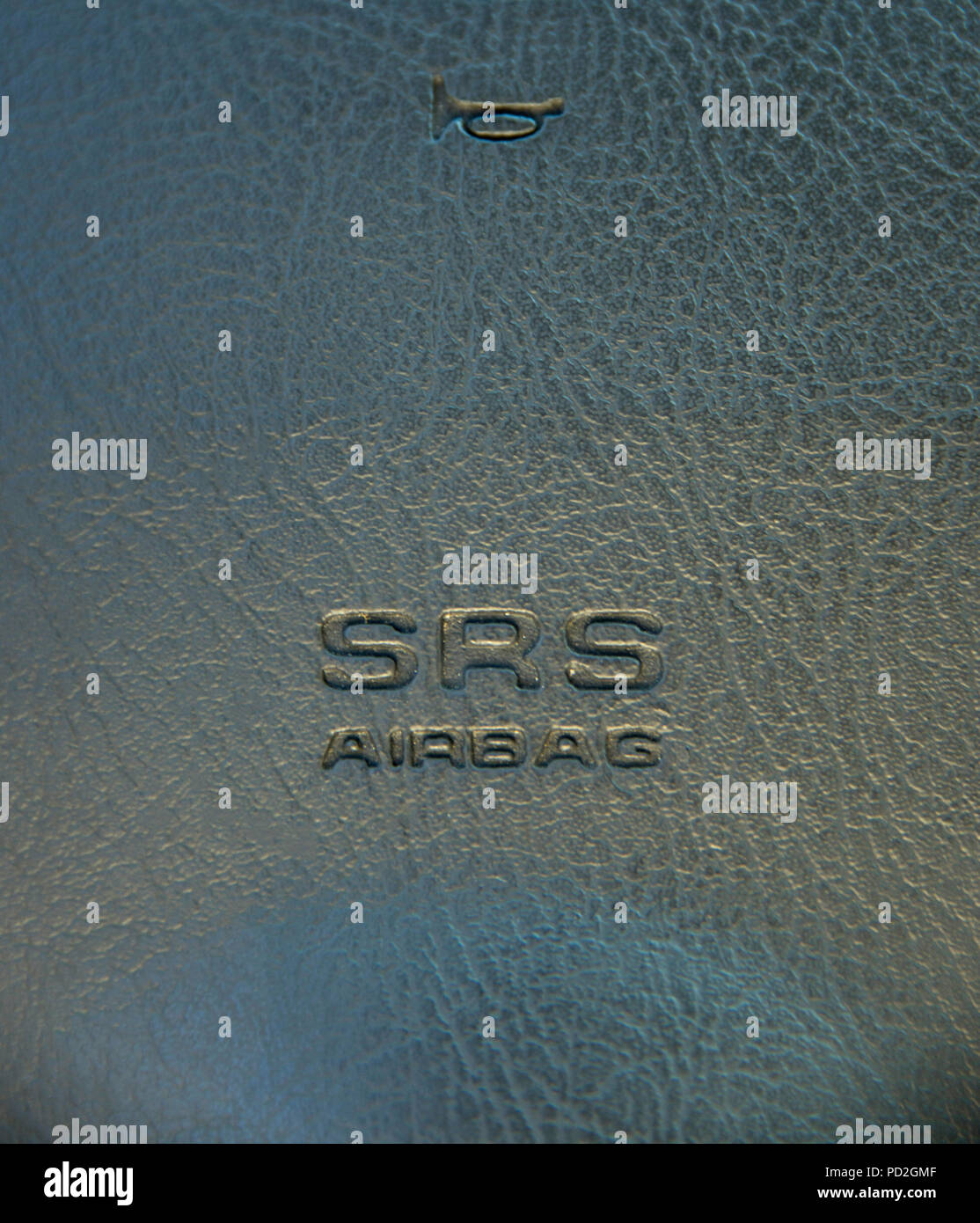 SRS airbag de sécurité au volant d'une voiture Banque D'Images