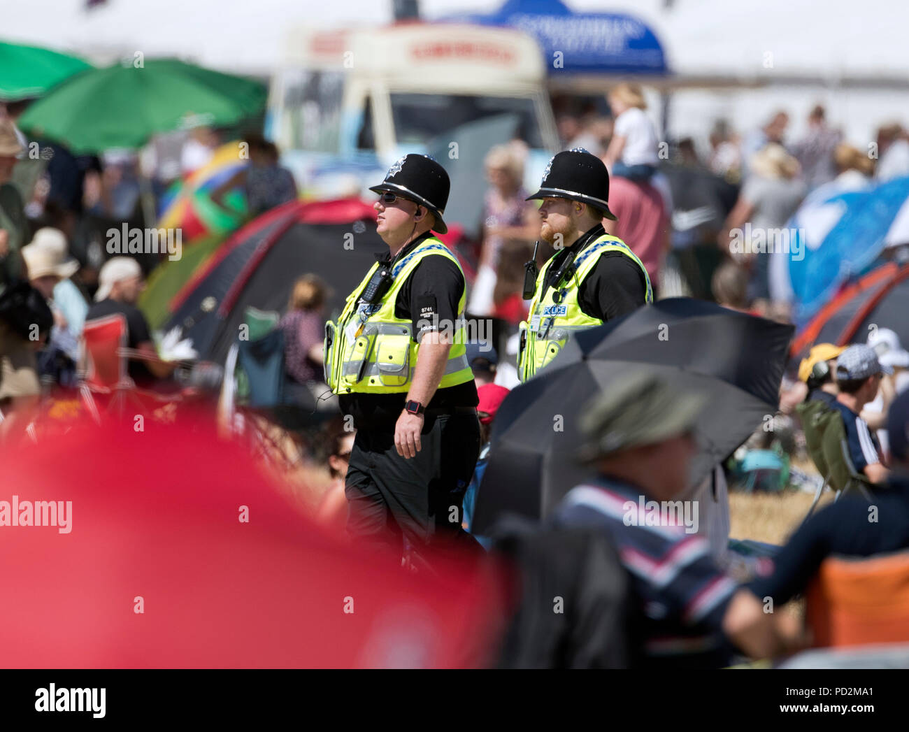 Agents de service dans la chaleur à la RAF Fairford 2018 RIAT ,,Gloucestershire, Royaume-Uni Banque D'Images