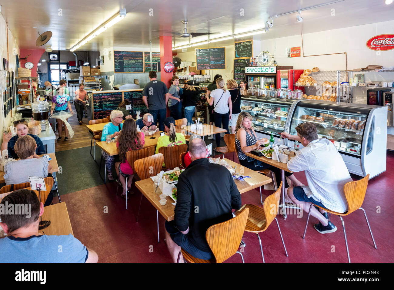 Les clients dîner au Sweetie's Sandwich Shop ; Salida, Colorado, USA Banque D'Images