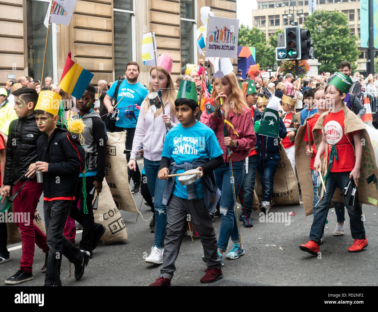 Les enfants de gros bruit, Sistema Ecosse, dans le cortège du carnaval de la Merchant City Festival : le cadre du Festival 2018, Glasgow Banque D'Images