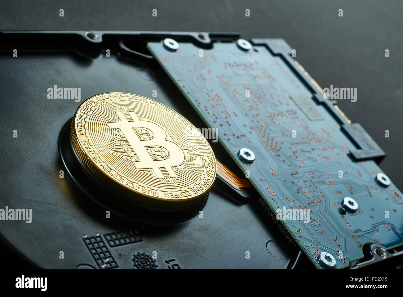Bitcoin or numérique sur disque dur du PC.l'argent virtuel. Banque D'Images