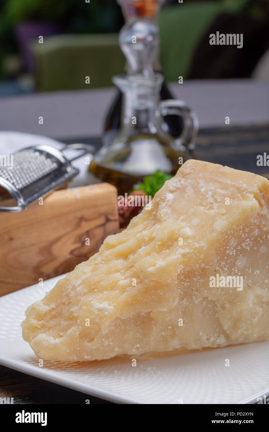 Fromage Italien Souvent Cuisiné Avec Des épinards Commandez En Ligne Du Fromage D'italie De Première Qualité 26 Cuisine italienne traditionnelle - âgés de 36 mois dans les caves de