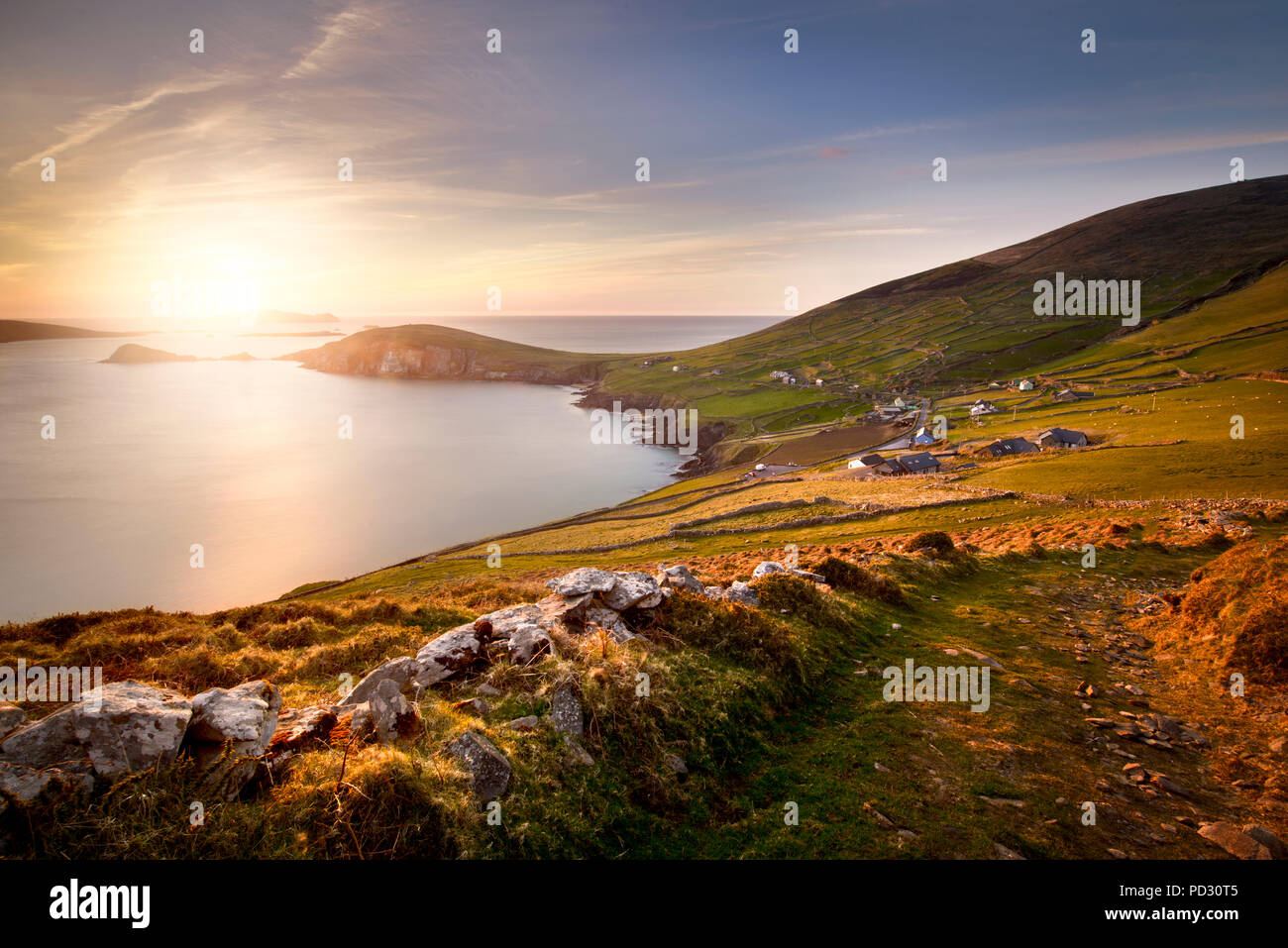 Coumeenole plage au coucher du soleil, Slea Head Drive, Dingle, Kerry, Irlande Banque D'Images