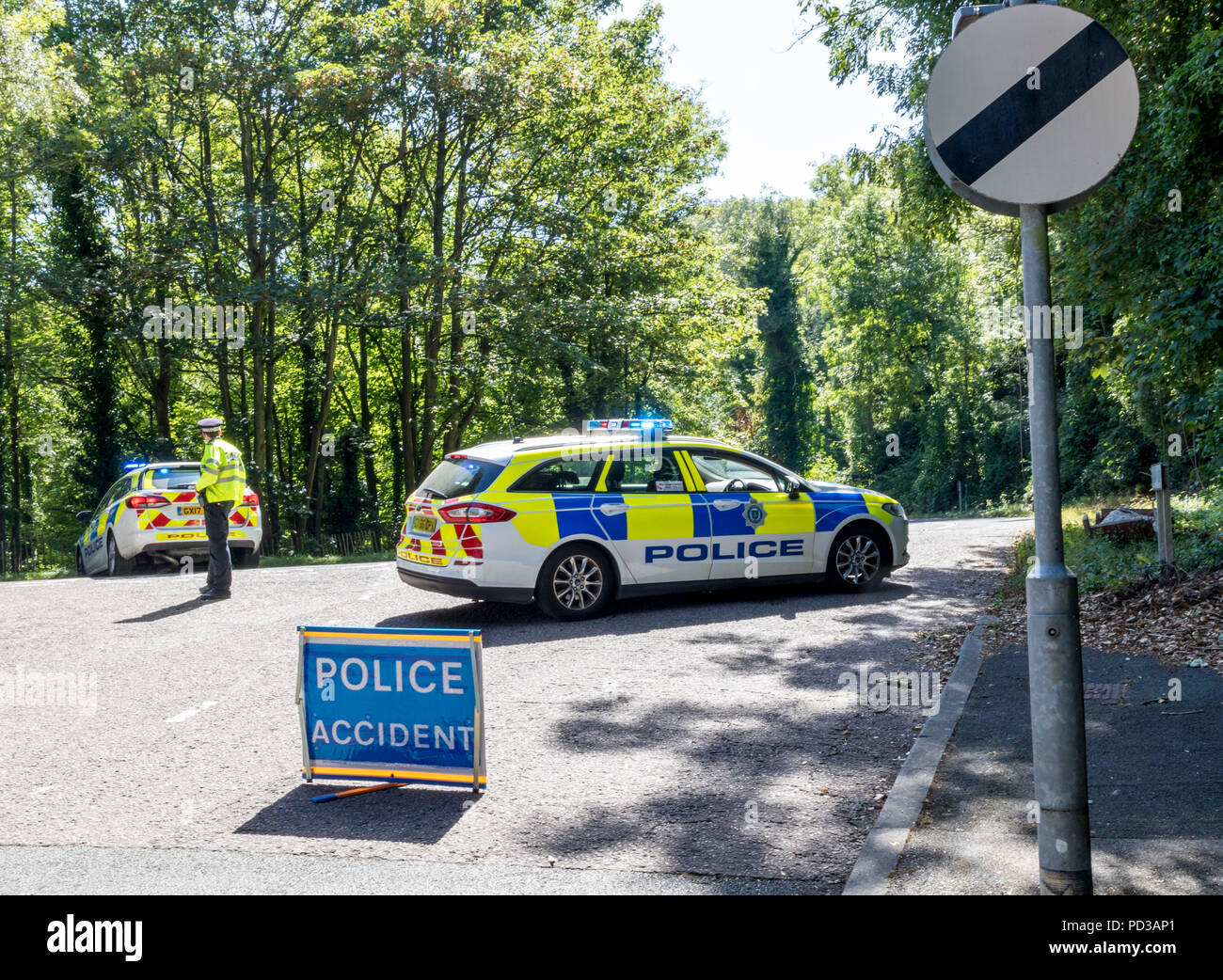 La ducs, Eastbourne, East Sussex, UK. 6 août 2018. La police de Sussex Drive entre ducs fermer Road Buxton et Beachy Head Road, détails non connu au moment de la déclaration de droits : Newspics UK South/Alamy Live News Banque D'Images