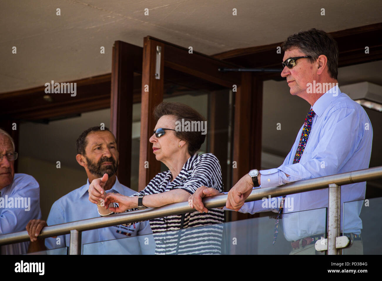 La princesse Anne visites Station de sauvetage de la RNLI Cowes 6 août 2018 avec mari Sir Tim Laurence Banque D'Images