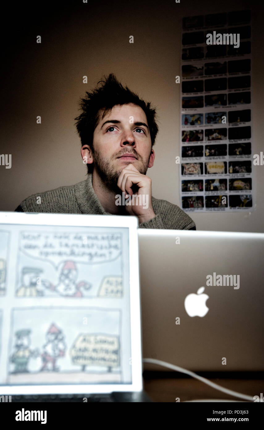 Jonas Geirnaert, créateur de l'Kabouter Wesley animation personnage dans le Man bijt Hond TV show (Belgique, 02/12/2009) Banque D'Images