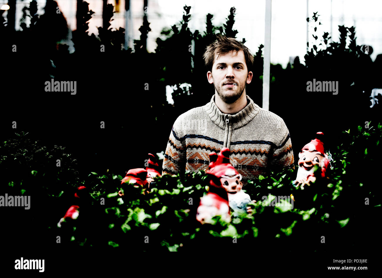 Jonas Geirnaert, créateur de l'Kabouter Wesley animation personnage dans le Man bijt Hond TV show (Belgique, 02/12/2009) Banque D'Images