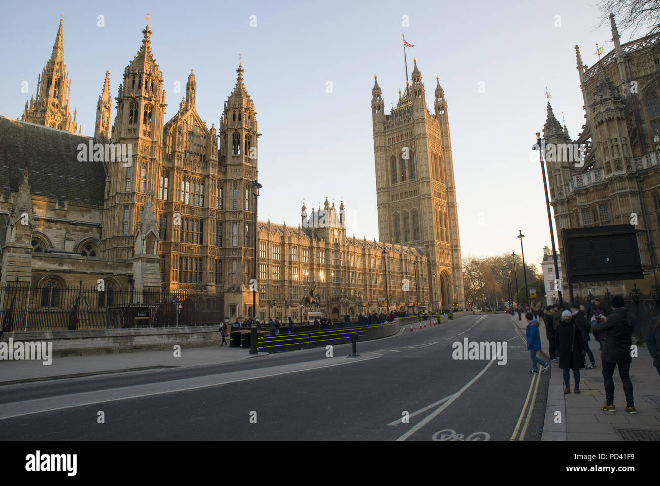 Palais de Westminster, le côté sud sur Ablingdon St, Westminster en Angleterre. Banque D'Images