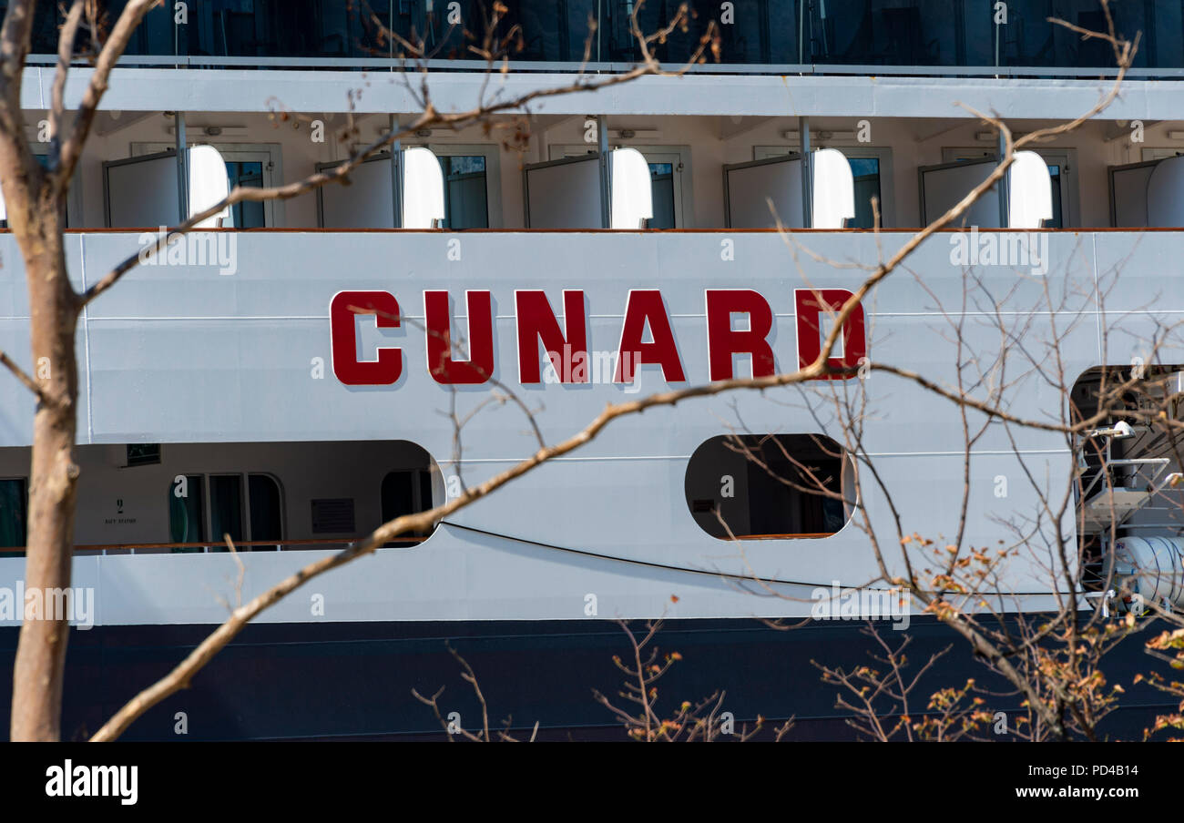 Paquebot de croisière Cunard Queen Victoria à Kotor, Monténégro Banque D'Images