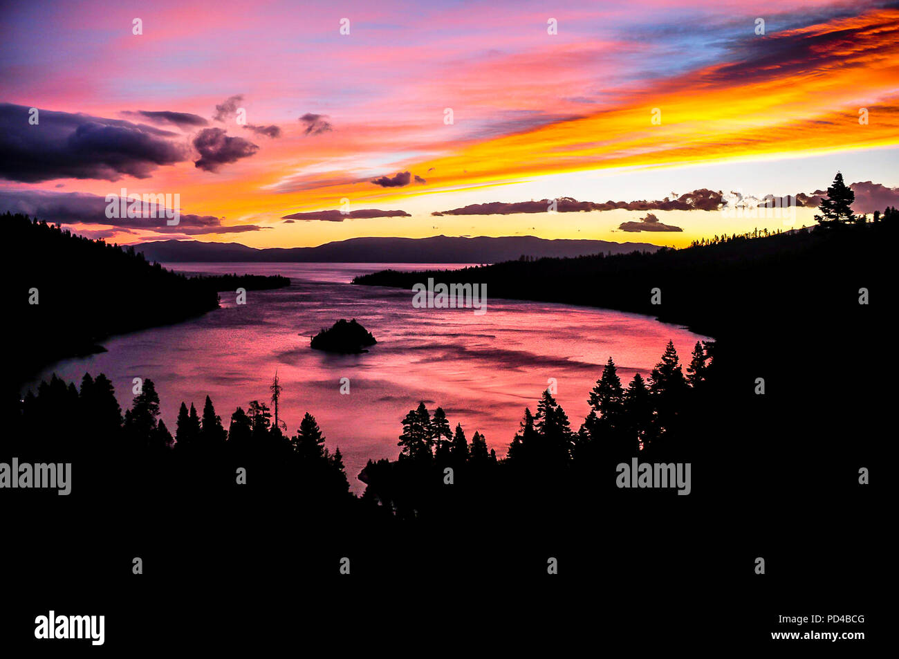 Lever de soleil sur l'Emerald Bay State Park Banque D'Images