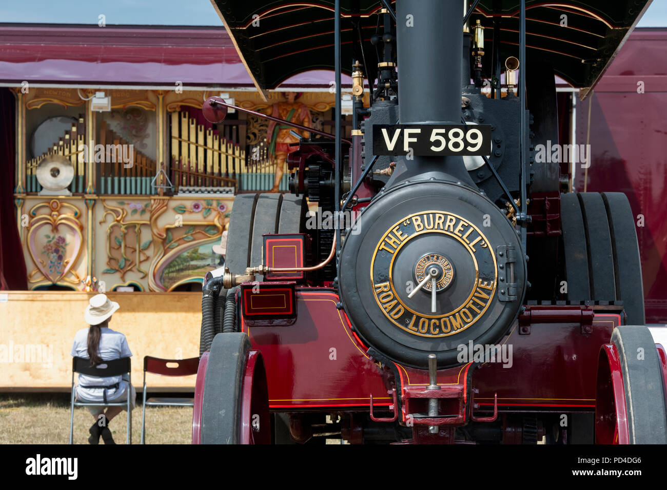 Moteur de traction Burrell et victorienne parc d'orgue à une foire à vapeur en Angleterre Banque D'Images