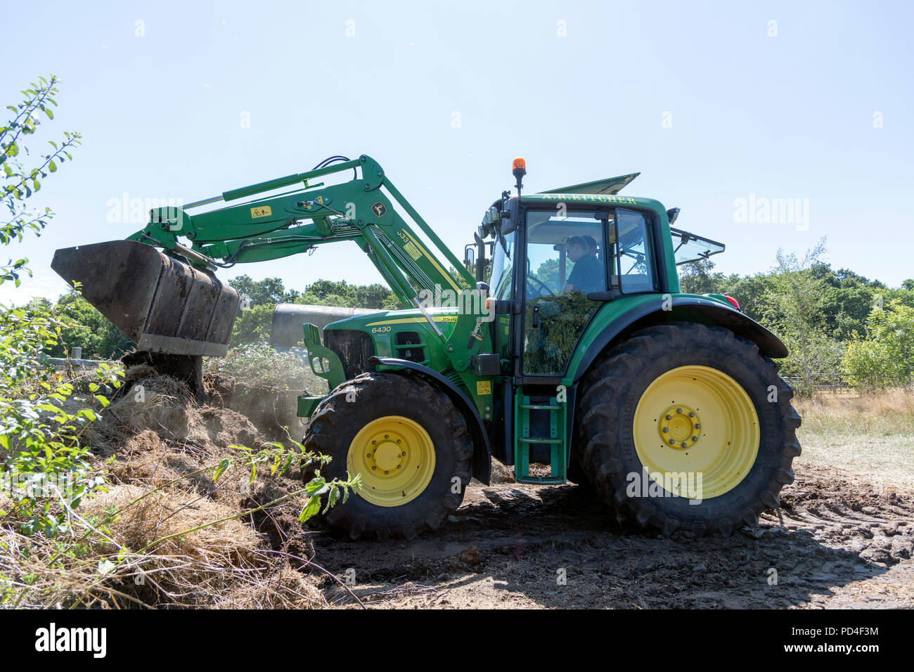 John Deere 6430 Tracteur équipé avec JD 633 chargeur Photo Stock - Alamy