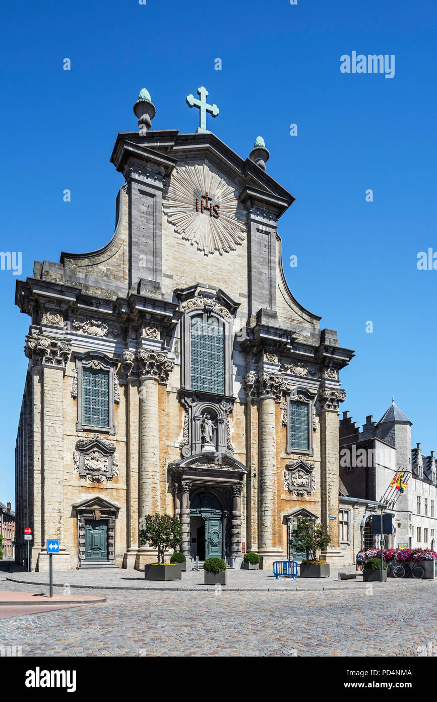 Ancienne église des Jésuites Baroque Saints Pierre et Paul / Sint-Pieters-en-Pauluskerk dans la ville Mechelen / Malines, Anvers, Flandre orientale, Belgique Banque D'Images