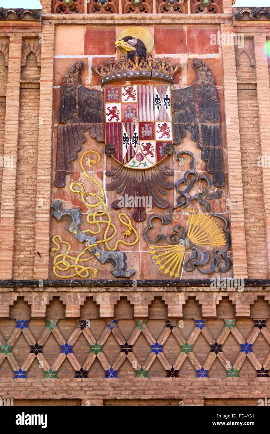 Blason sur le mur de l'École des Arts, Toledo, Castille-La Manche, Espagne  Photo Stock - Alamy