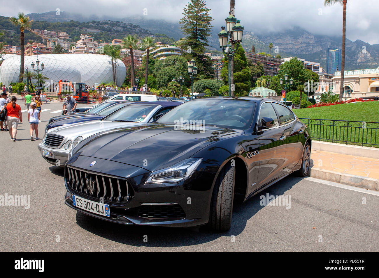 Maserati Ghibli noir Gran Lusso voiture garée à Monte Carlo à Monaco une zone administrative de la Principauté de Monaco Banque D'Images