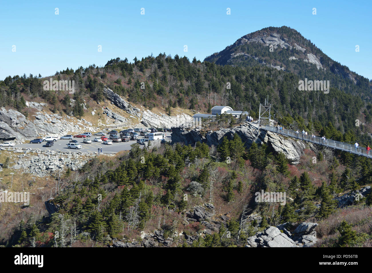 Vue spectaculaire de Mile-High Pont à grand-père Mountain State Park du Sommet. Banque D'Images