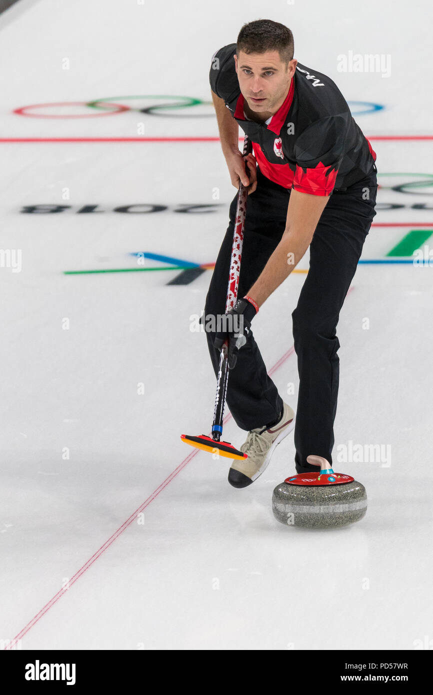 John Morris (CAN) qui se font concurrence dans le double mixte, round robin de curling aux Jeux Olympiques d'hiver de PyeongChang 2018 Banque D'Images
