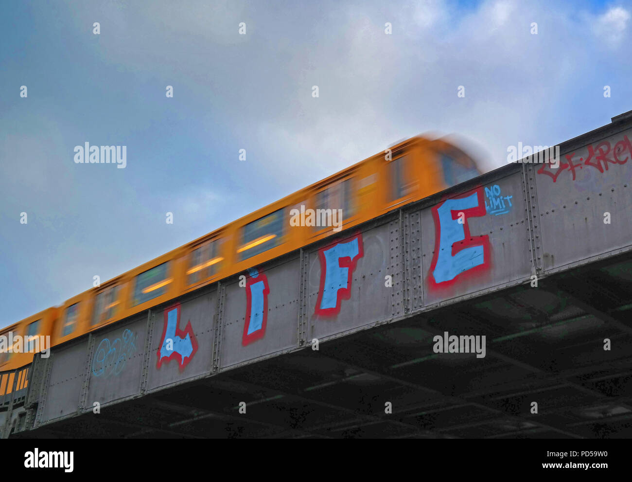 Berlin, Kreuzberg, Skalitzer Str., Mariannenstr. Hochbahn, Graffiti, BVG, U-Bahn Banque D'Images