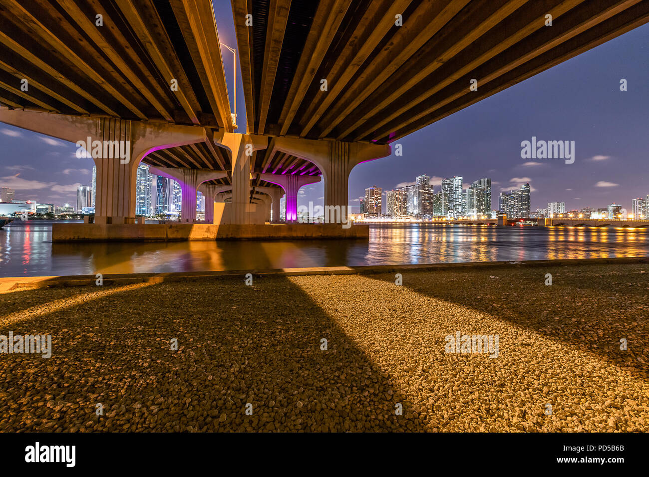 La ville de Miami et le MacArthur Causeway Banque D'Images