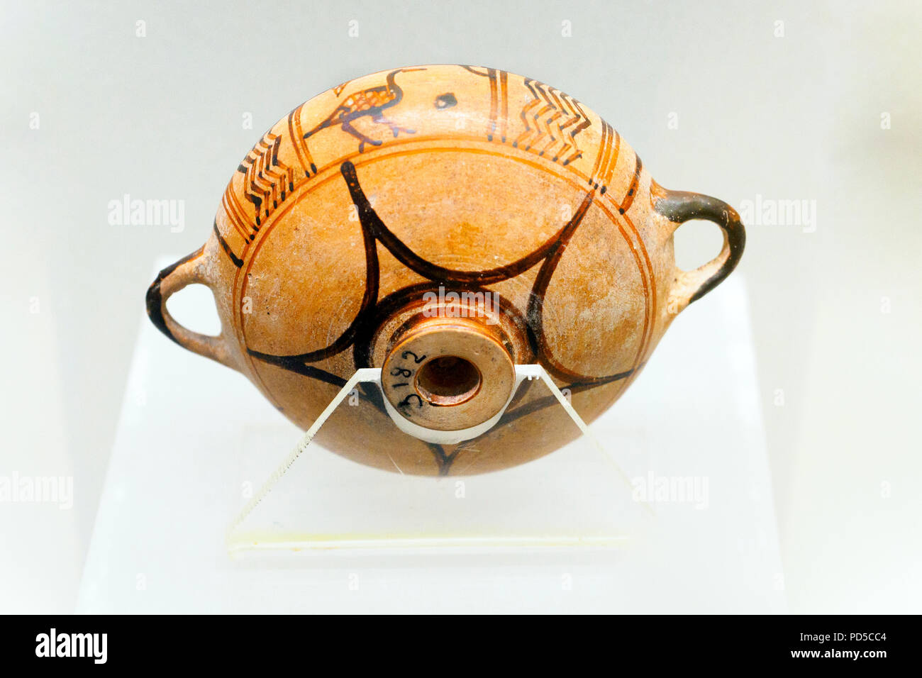 Greek-tasse de style oriental avec des oiseaux de décoration. Produit à Rhodes. 675-650 BC - Musée national étrusque de la Villa Giulia - Rome, Italie Banque D'Images