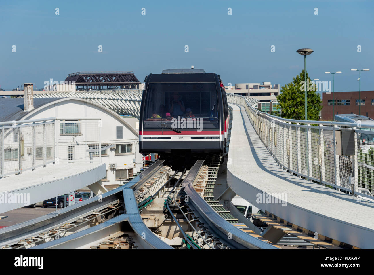 Les voies de transport et de train Venise Italie qui va du port à la Piazzale Roma Banque D'Images