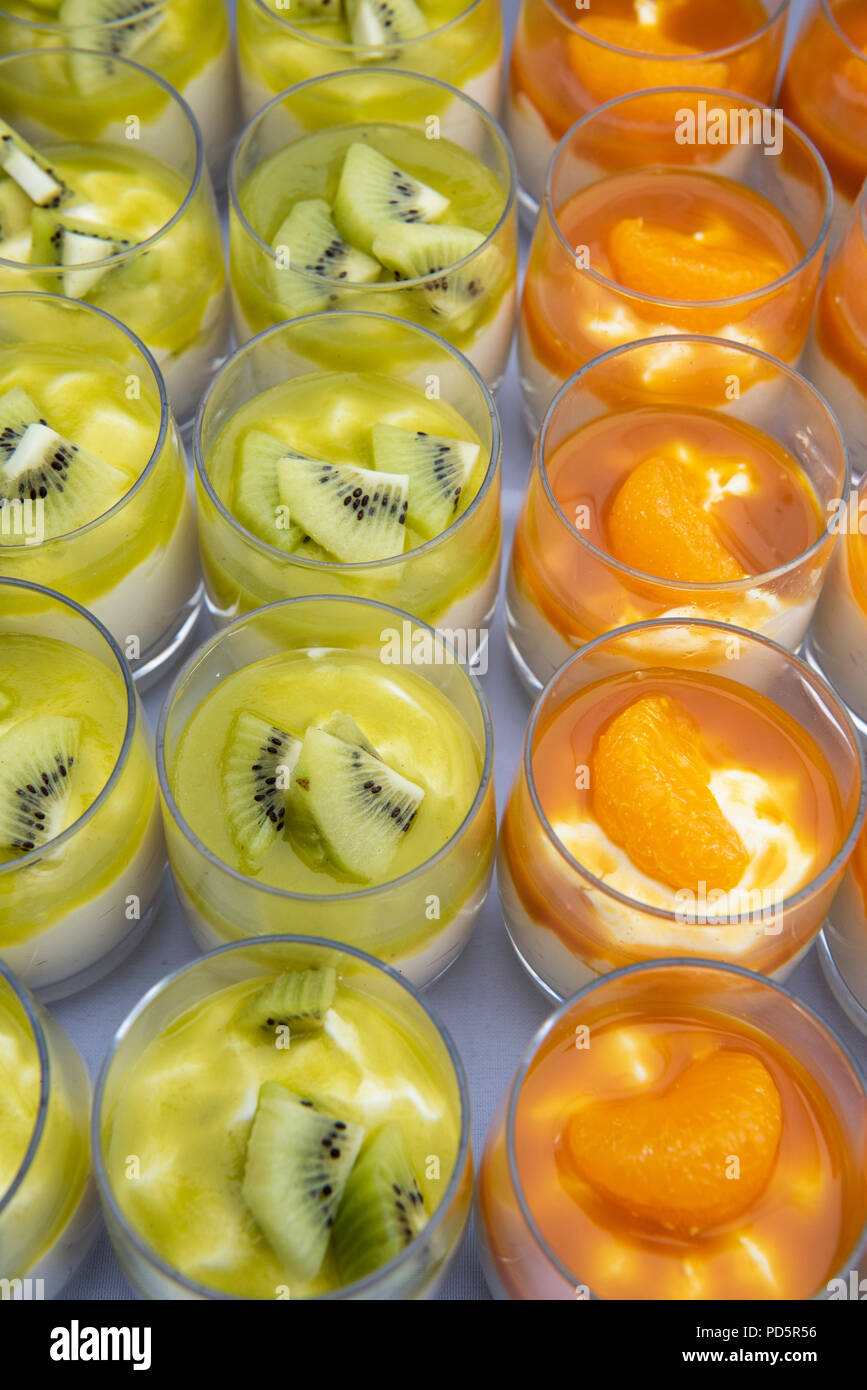 Détail de fruits colorés surmonté des desserts. Banque D'Images