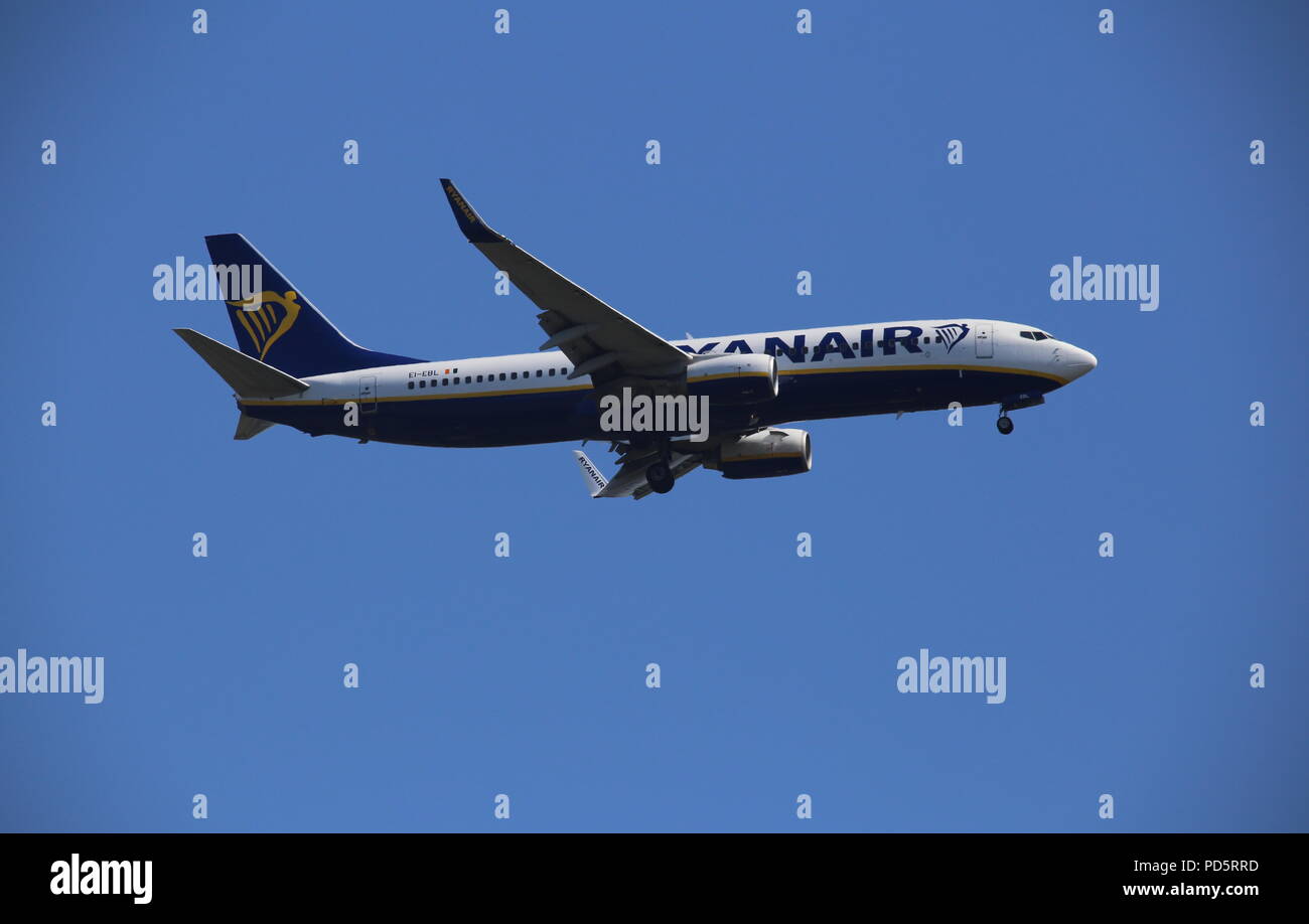 Ryanair Boeing 737-800 en approche finale à l'aéroport d'Edimbourg Ecosse Juillet 2018 Banque D'Images